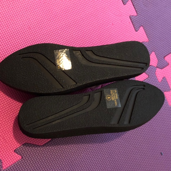 Black, flat woman’s shoe, size 8. - Picture 5 of 5